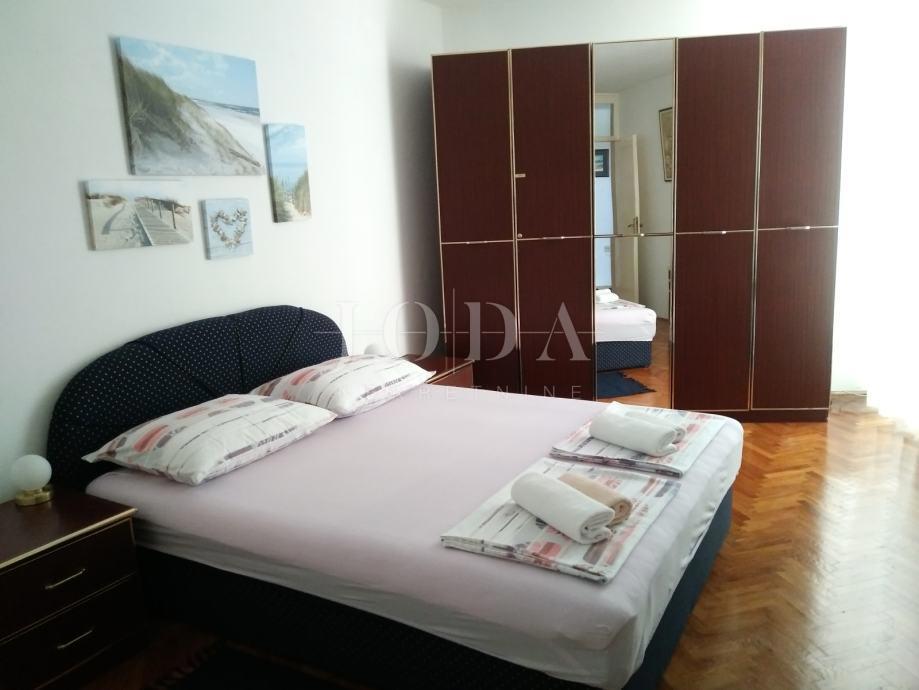 Senj, appartamento vicino al mare con una vista meravigliosa