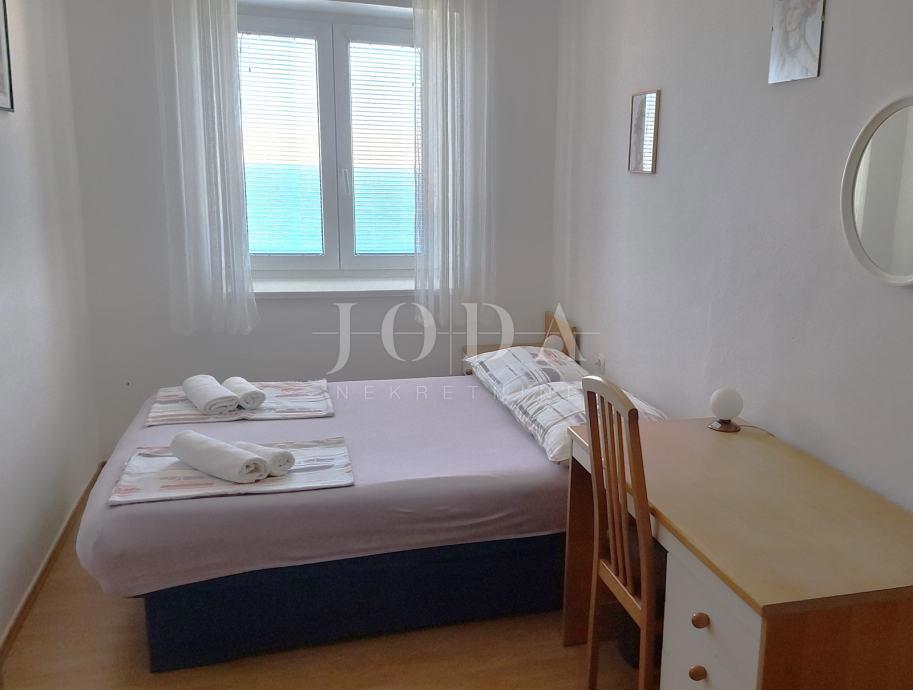 Senj, appartamento vicino al mare con una vista meravigliosa