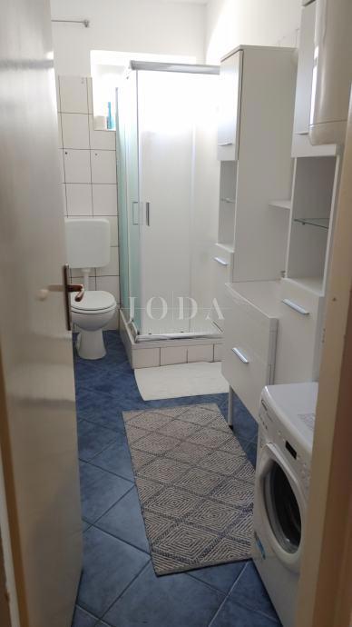 Senj, appartamento vicino al mare con una vista meravigliosa