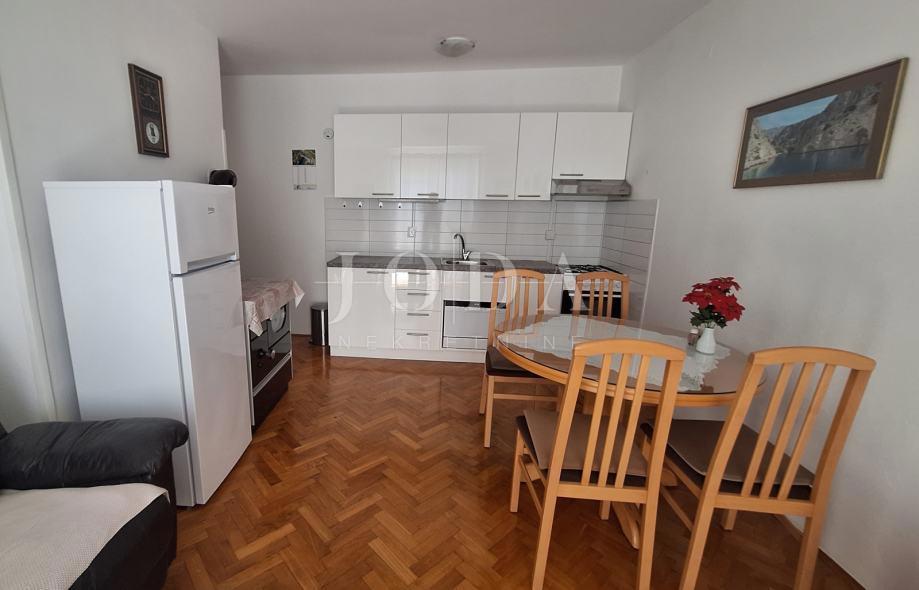 Senj, appartamento vicino al mare con una vista meravigliosa