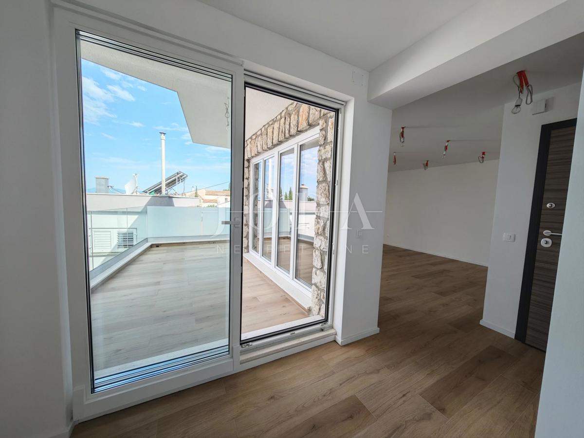 Crikvenica, appartamento trilocale + garage, 120,72 m²