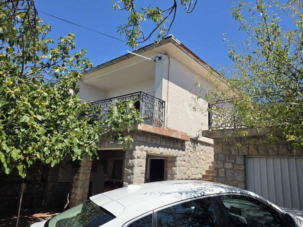 Novi Vinodolski, Smokvica Krmpotska, casa con due appartamenti