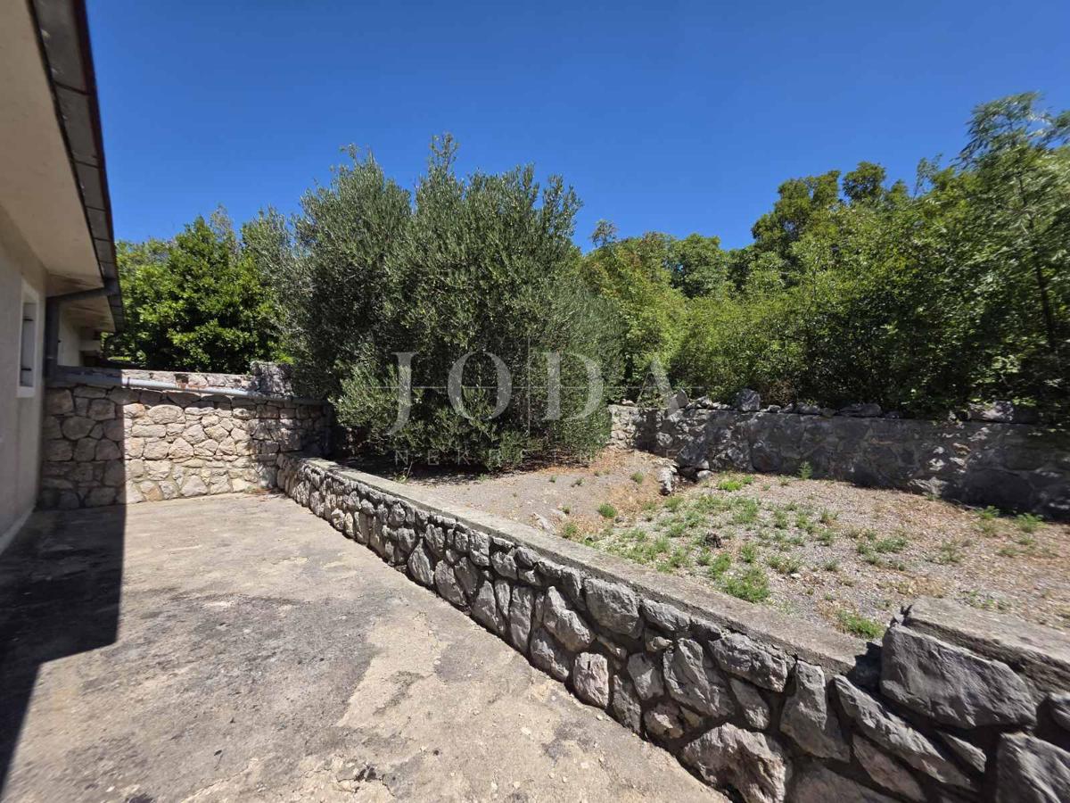 Novi Vinodolski, Smokvica Krmpotska, casa con due appartamenti