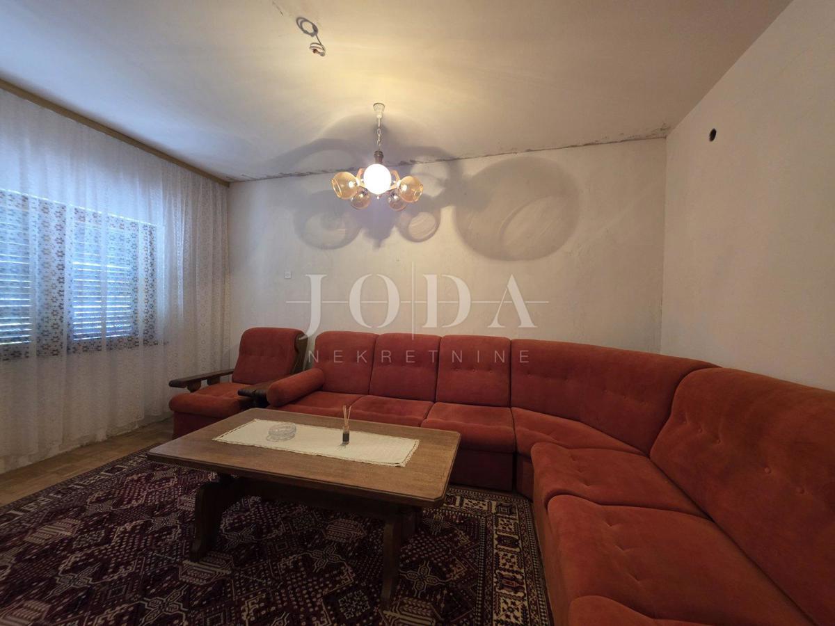 Novi Vinodolski, Smokvica Krmpotska, casa con due appartamenti