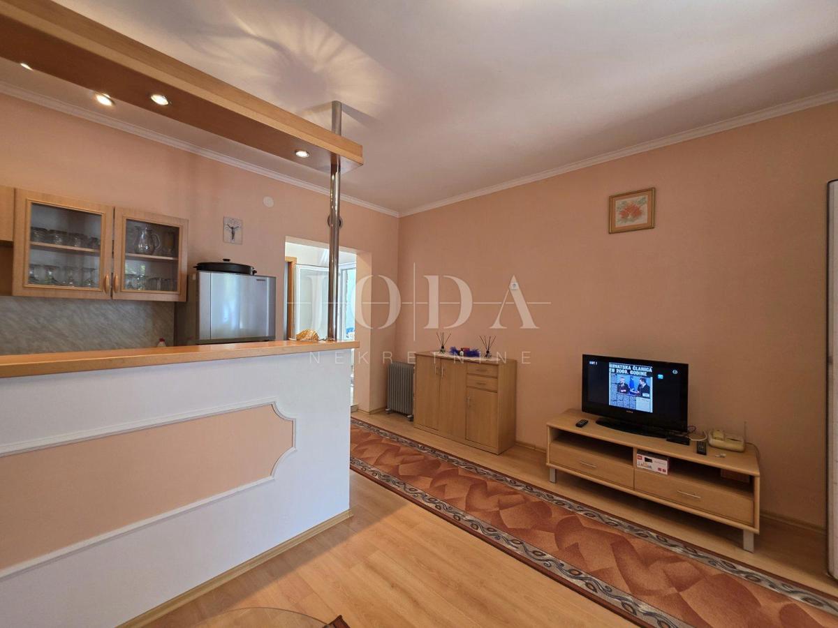 Novi Vinodolski, Smokvica Krmpotska, casa con due appartamenti