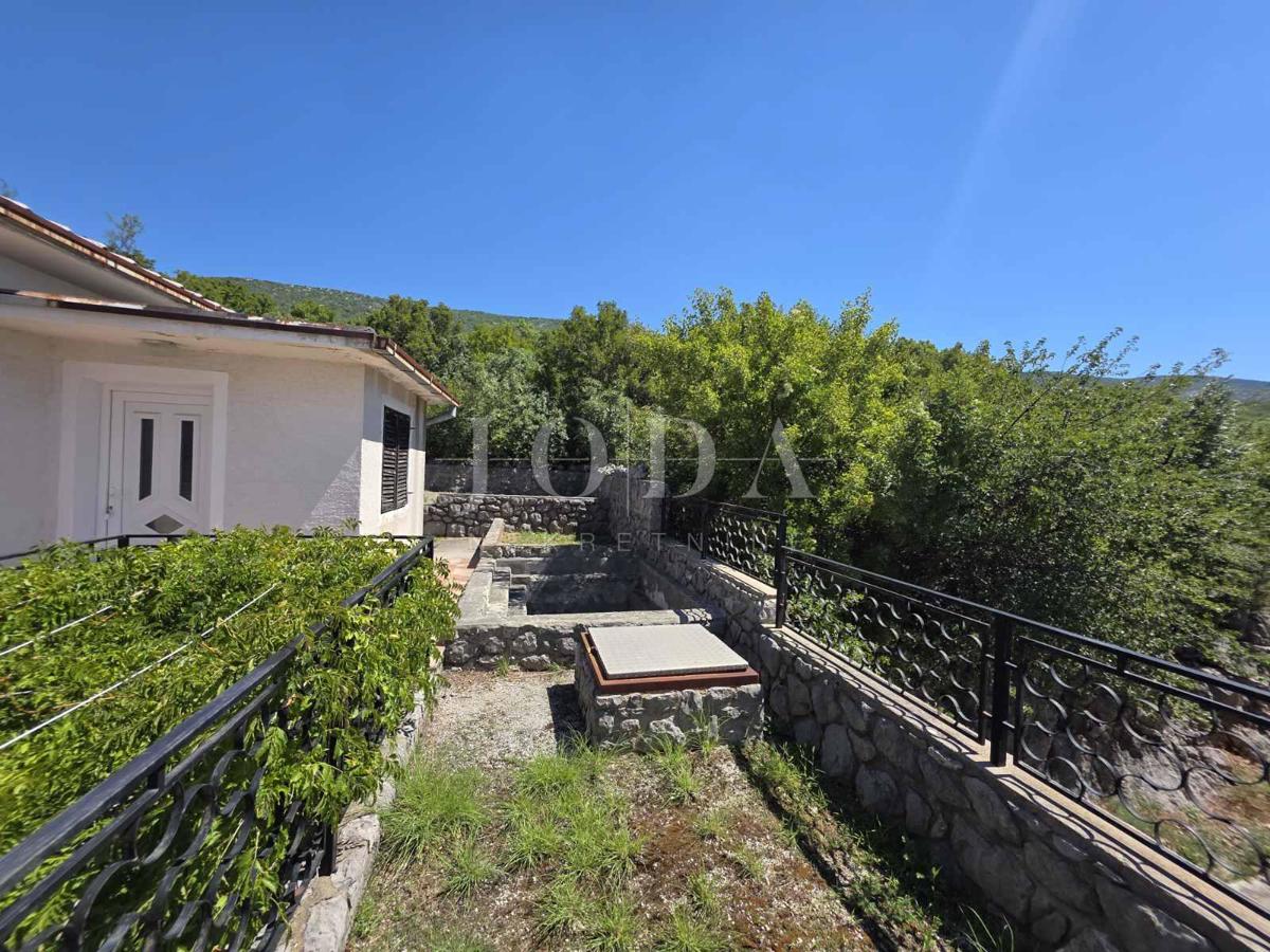 Novi Vinodolski, Smokvica Krmpotska, casa con due appartamenti