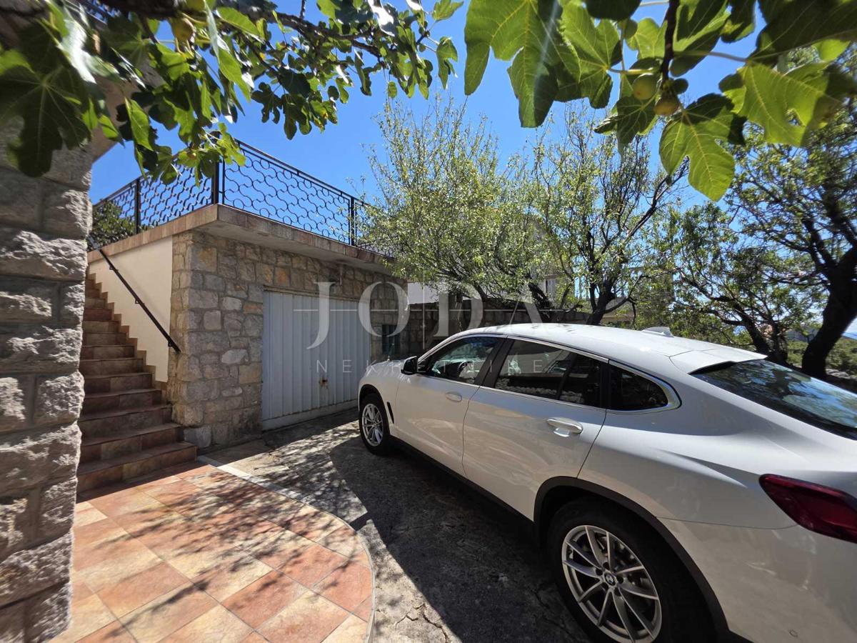 Novi Vinodolski, Smokvica Krmpotska, casa con due appartamenti