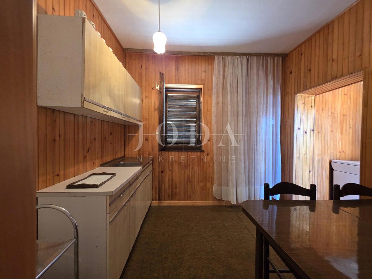 Novi Vinodolski, Smokvica Krmpotska, casa con due appartamenti