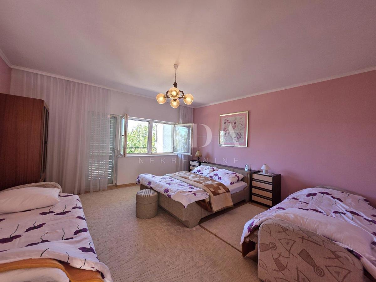 Novi Vinodolski, Smokvica Krmpotska, casa con due appartamenti