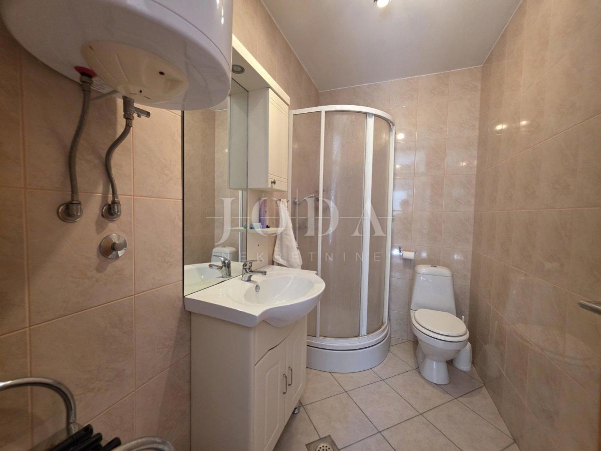 Novi Vinodolski, Smokvica Krmpotska, casa con due appartamenti