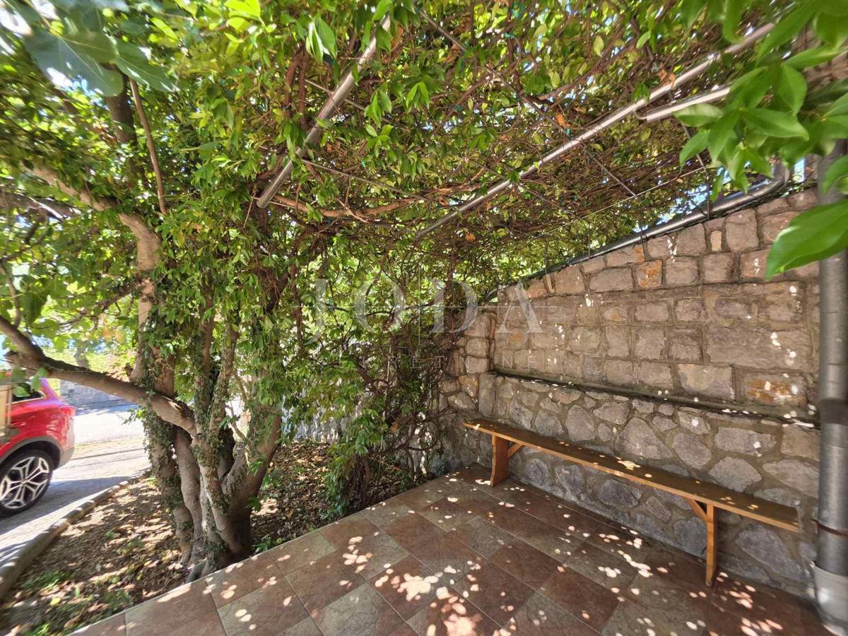 Novi Vinodolski, Smokvica Krmpotska, casa con due appartamenti