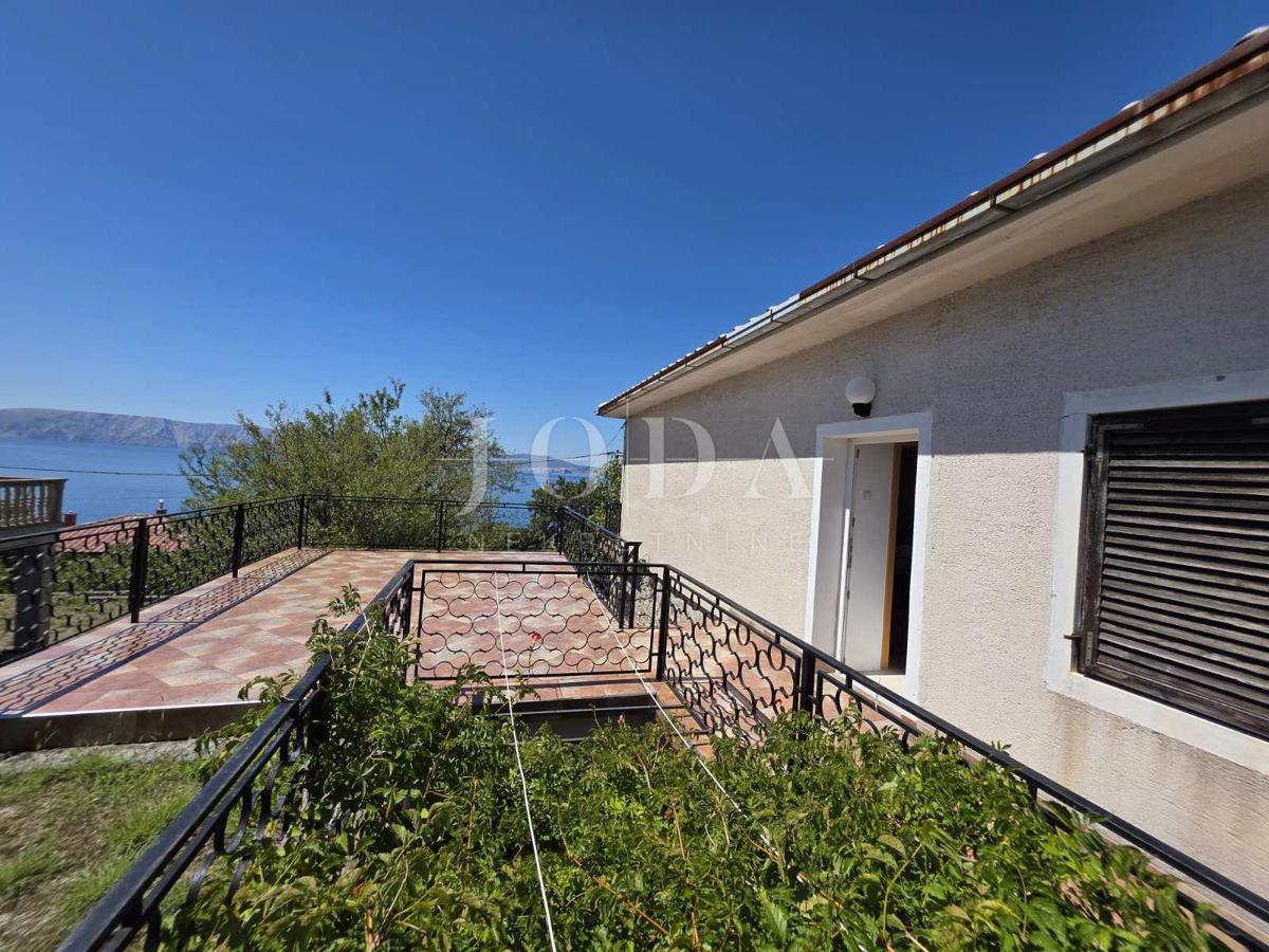 Novi Vinodolski, Smokvica Krmpotska, casa con due appartamenti