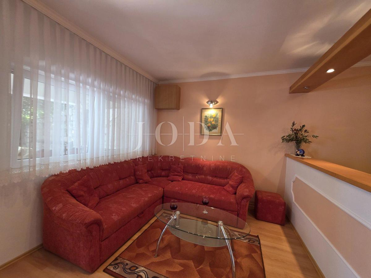 Novi Vinodolski, Smokvica Krmpotska, casa con due appartamenti