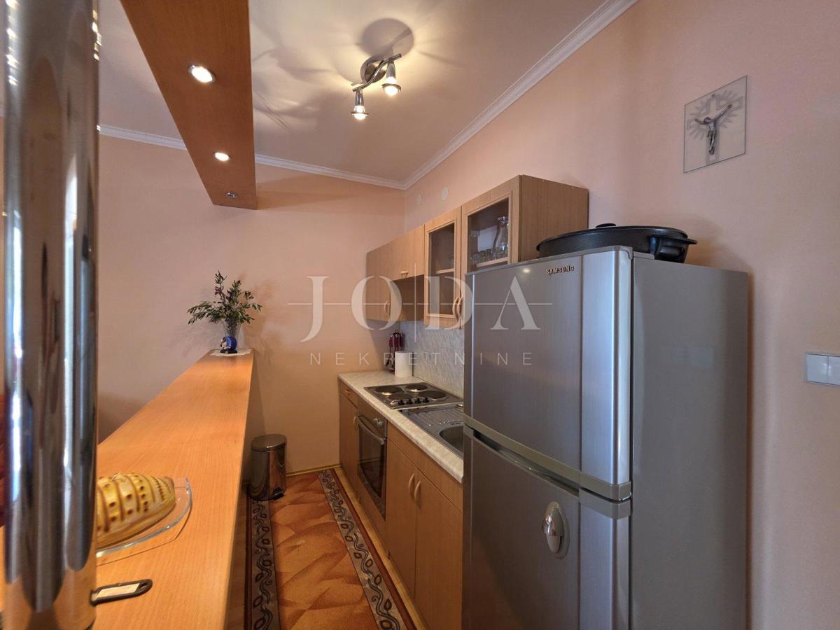 Novi Vinodolski, Smokvica Krmpotska, casa con due appartamenti