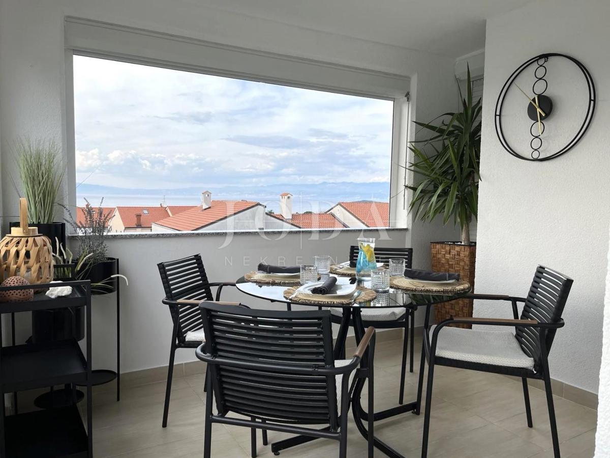 Appartamento recentemente ristrutturato con vista mare aperta