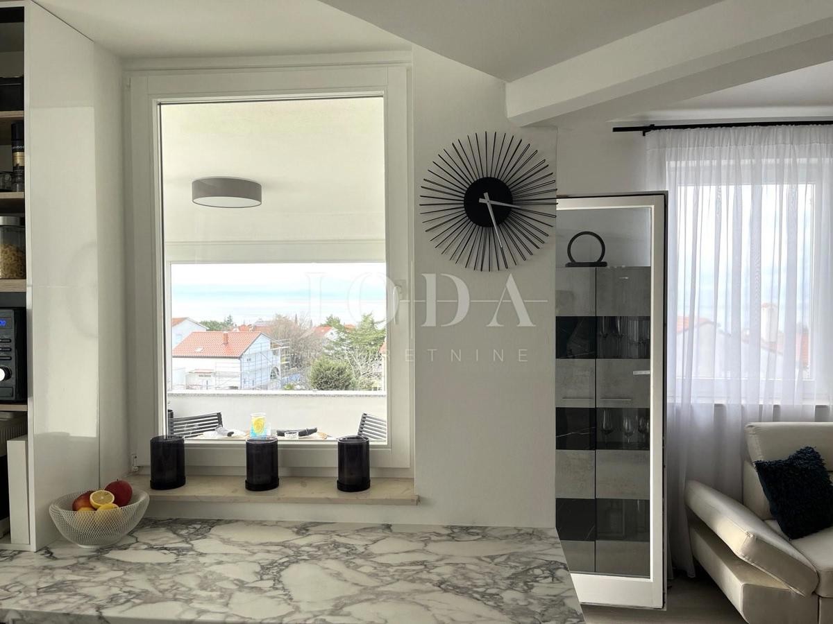 Appartamento recentemente ristrutturato con vista mare aperta