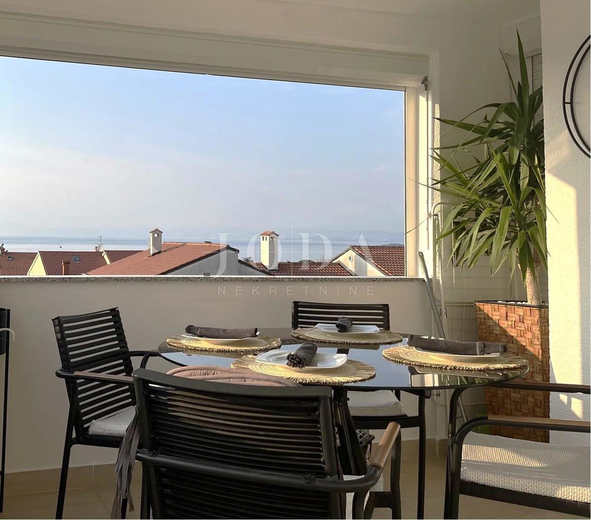 Appartamento recentemente ristrutturato con vista mare aperta