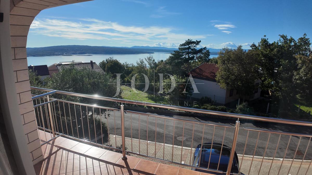 Opportunità di investimento – Casa con appartamenti e piscina a Crikvenica