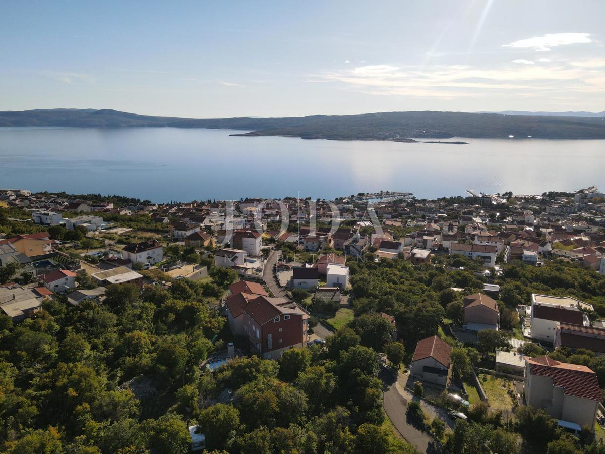 Opportunità di investimento – Casa con appartamenti e piscina a Crikvenica