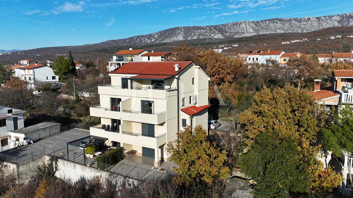 Moderno appartamento duplex con due terrazze e vista aperta sul Golfo del Quarnaro