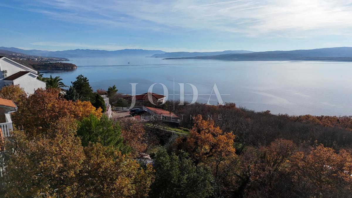 Moderno appartamento duplex con due terrazze e vista aperta sul Golfo del Quarnaro