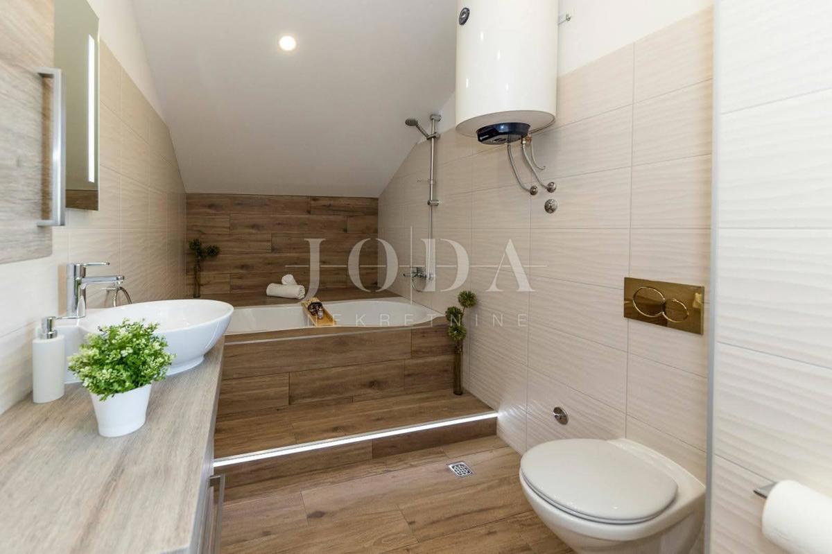 Moderno appartamento duplex con due terrazze e vista aperta sul Golfo del Quarnaro