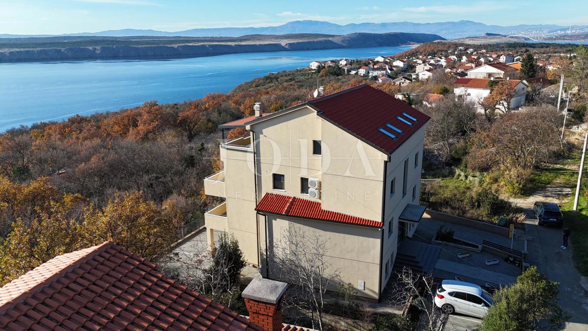 Moderno appartamento duplex con due terrazze e vista aperta sul Golfo del Quarnaro