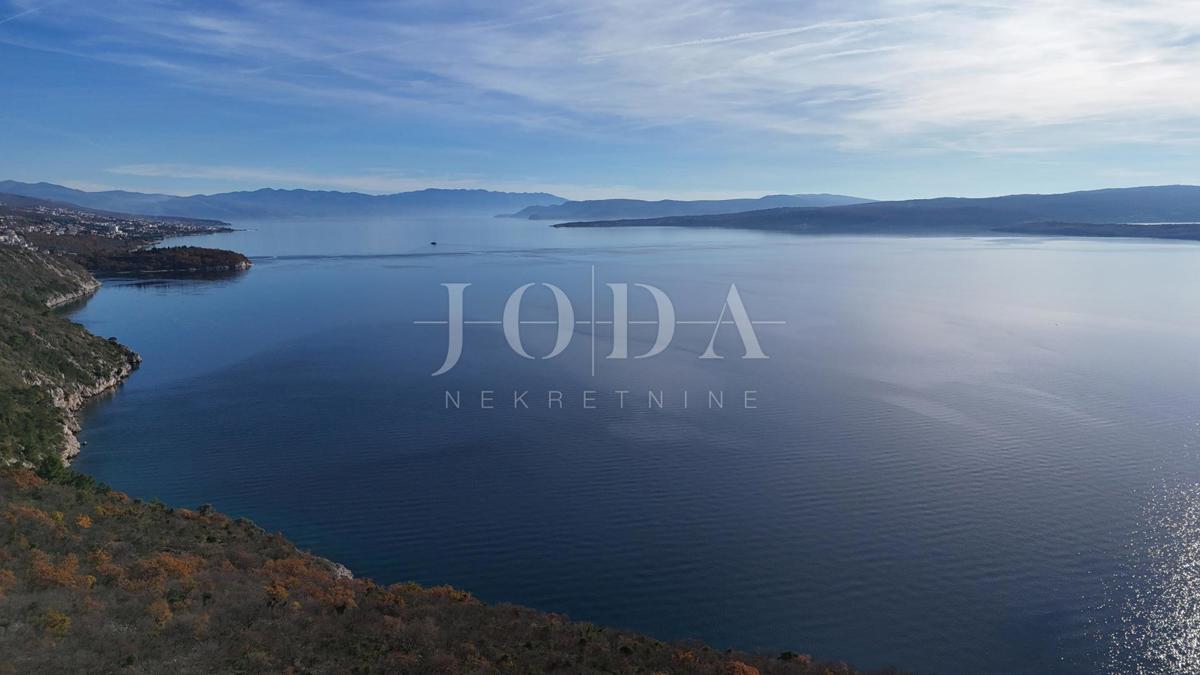 Moderno appartamento duplex con due terrazze e vista aperta sul Golfo del Quarnaro