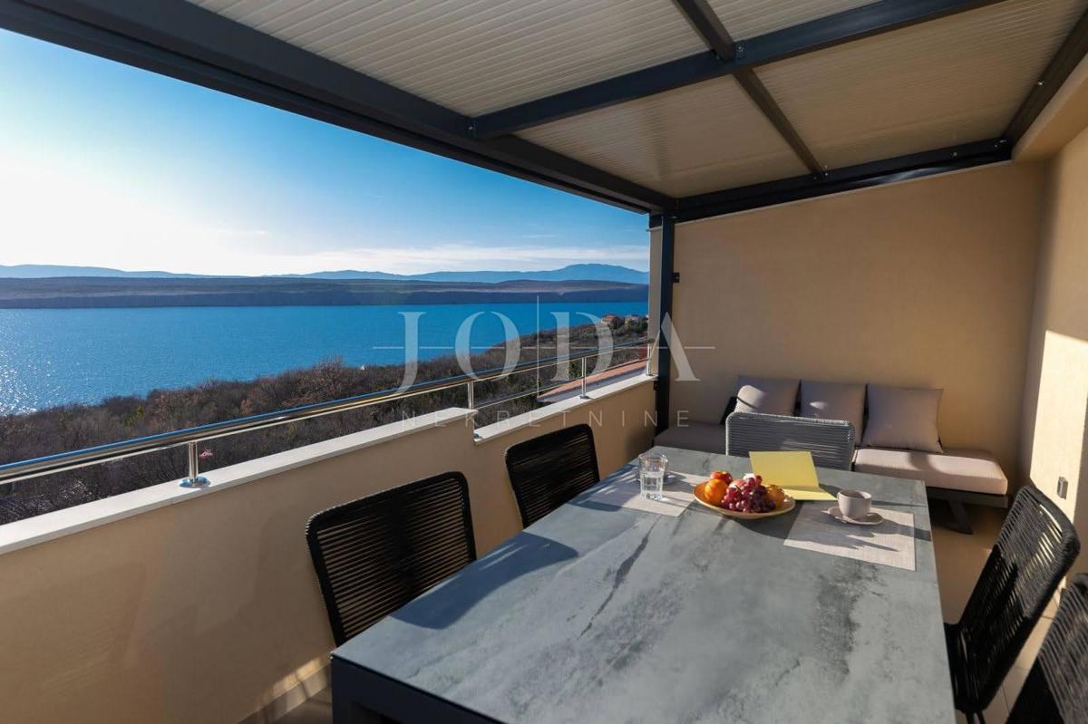 Moderno appartamento duplex con due terrazze e vista aperta sul Golfo del Quarnaro