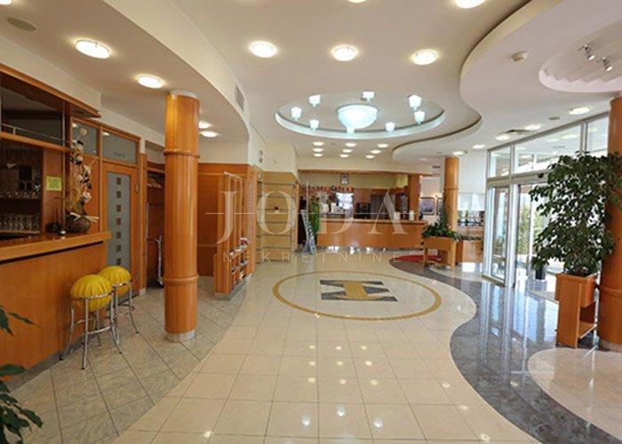 Hotel in vendita, prima fila al mare