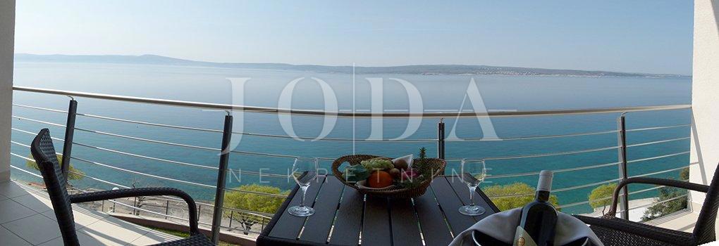 Hotel in vendita, prima fila al mare