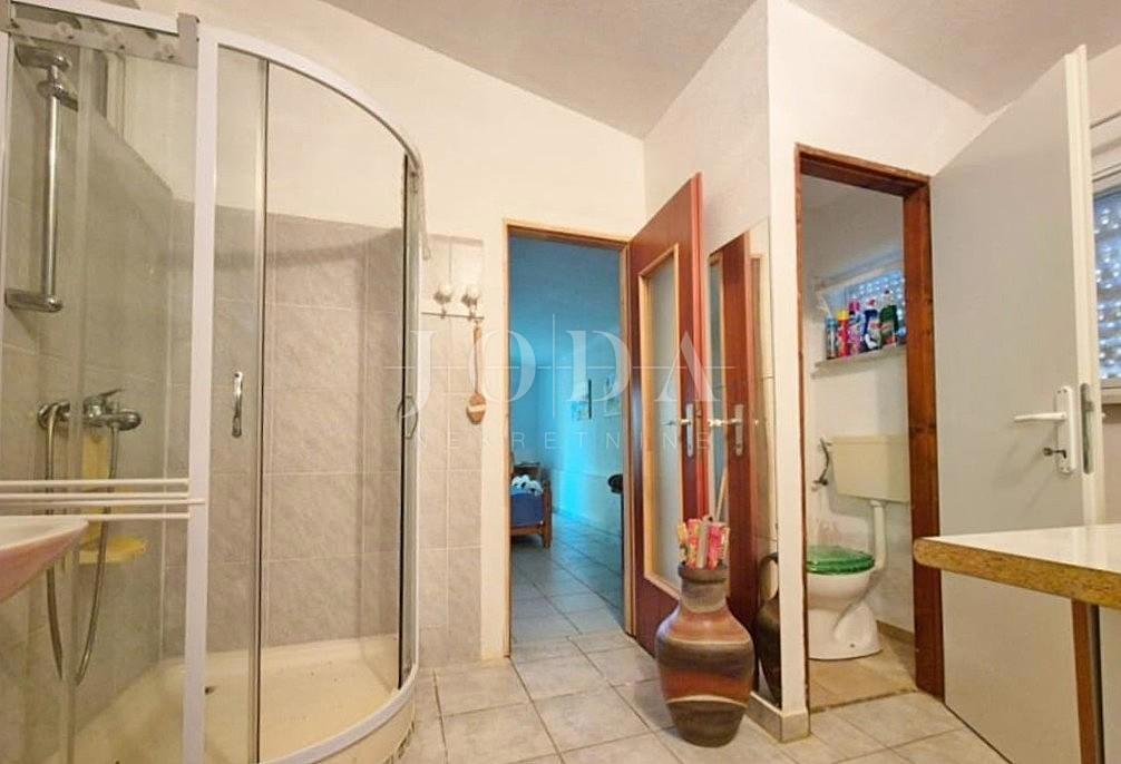 Casa con ampio giardino in un ambiente tranquillo, Krk