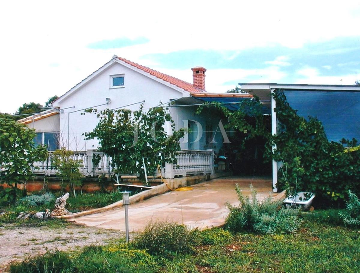 Casa con ampio giardino in un ambiente tranquillo, Krk