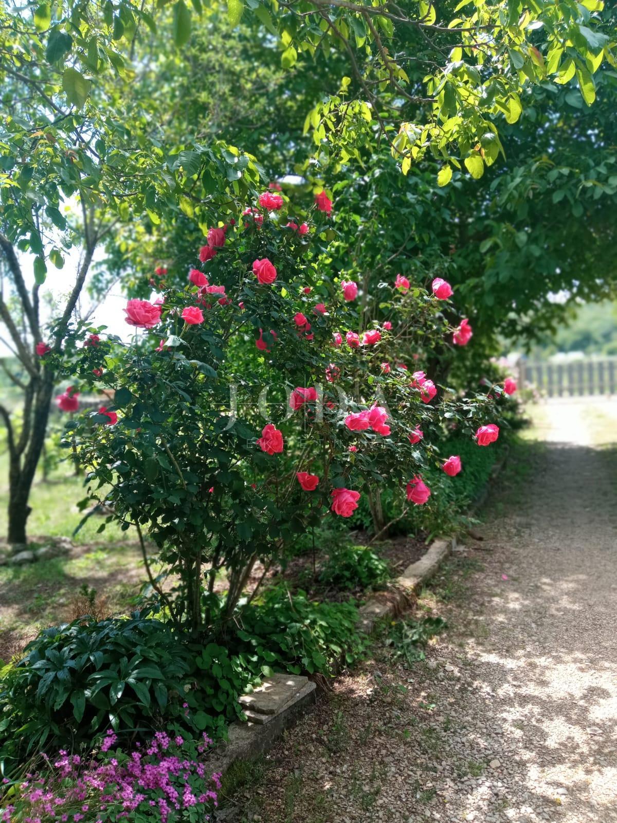 Casa con ampio giardino in un ambiente tranquillo, Krk