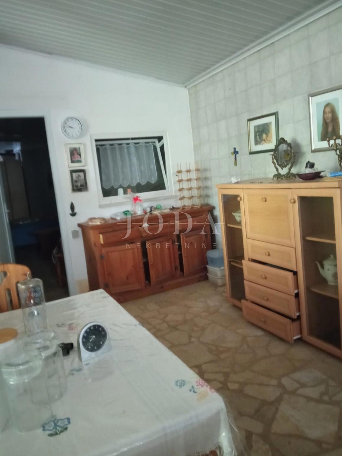 Casa con ampio giardino in un ambiente tranquillo, Krk