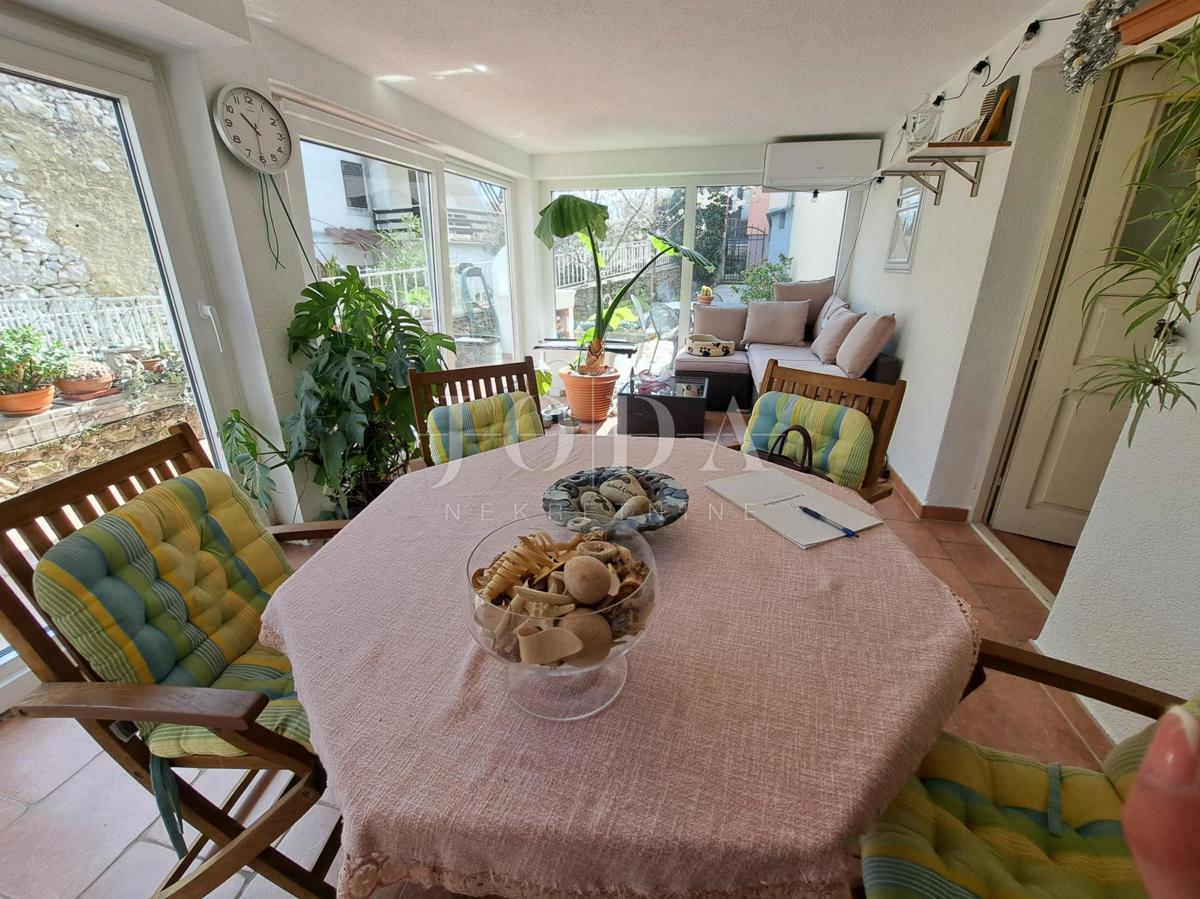 Omišalj - casa con cortile nel centro storico