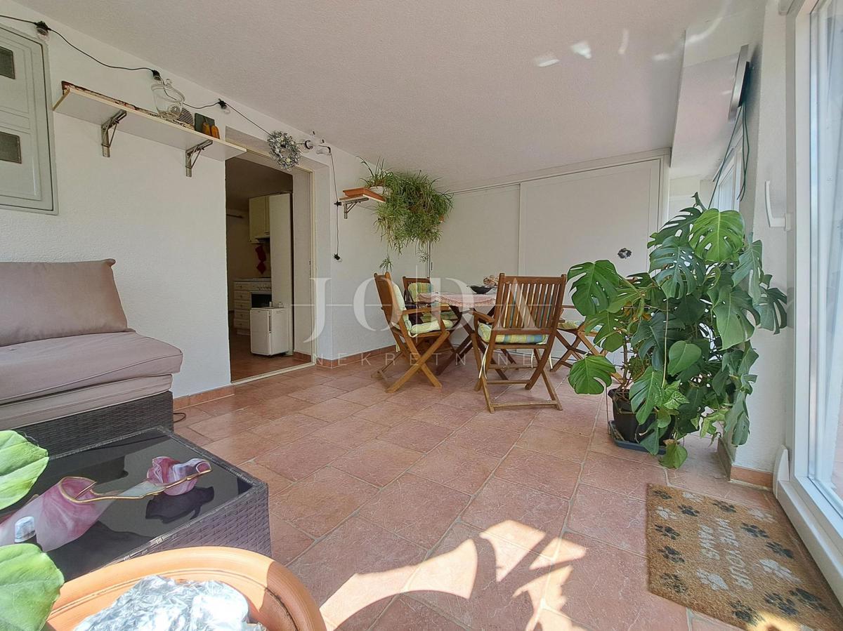 Omišalj - casa con cortile nel centro storico