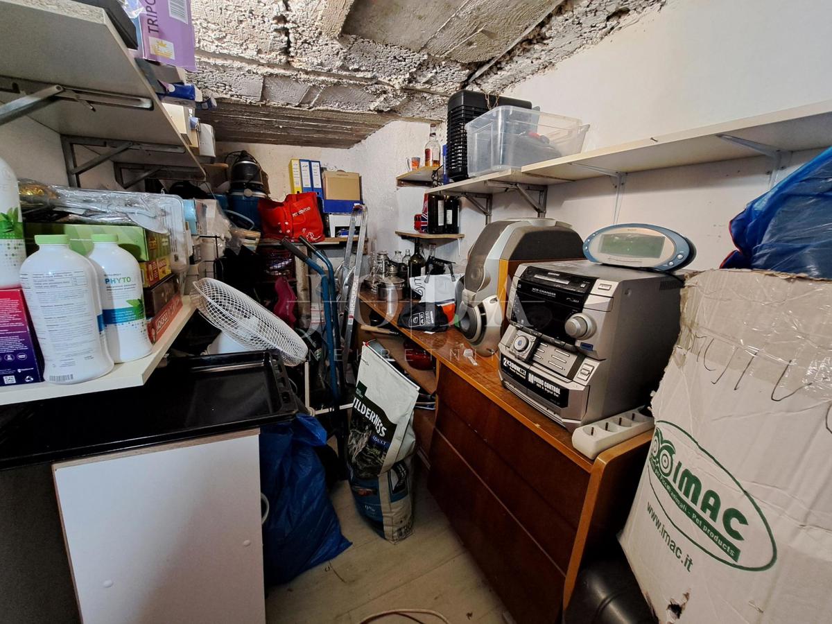 Omišalj - casa con cortile nel centro storico