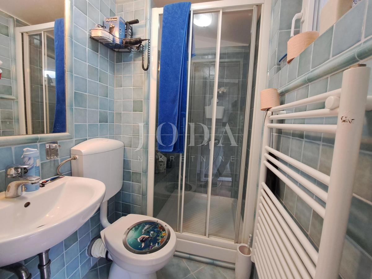 Omišalj - casa con cortile nel centro storico