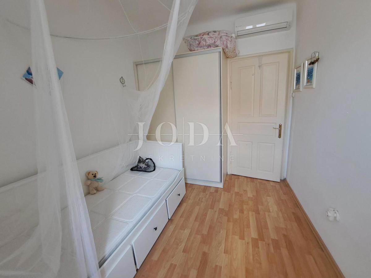 Omišalj - casa con cortile nel centro storico