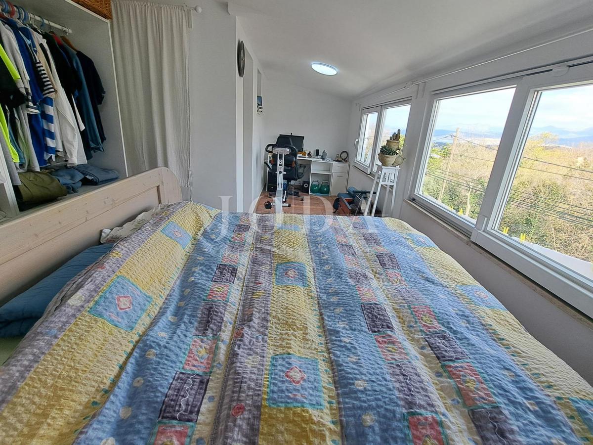 Omišalj - casa con cortile nel centro storico