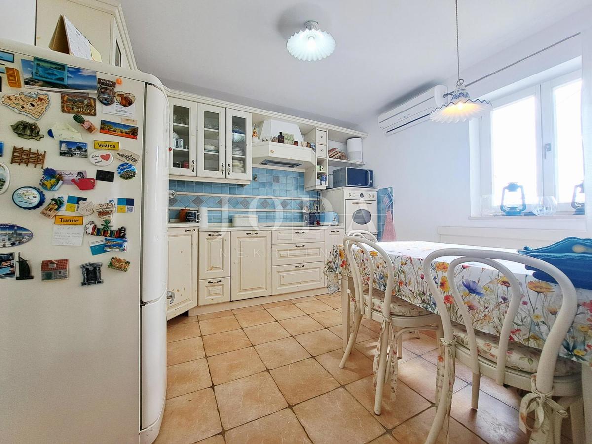 Omišalj - casa con cortile nel centro storico