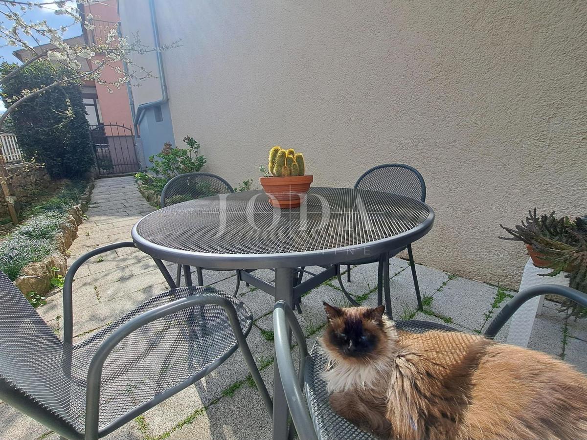 Omišalj - casa con cortile nel centro storico