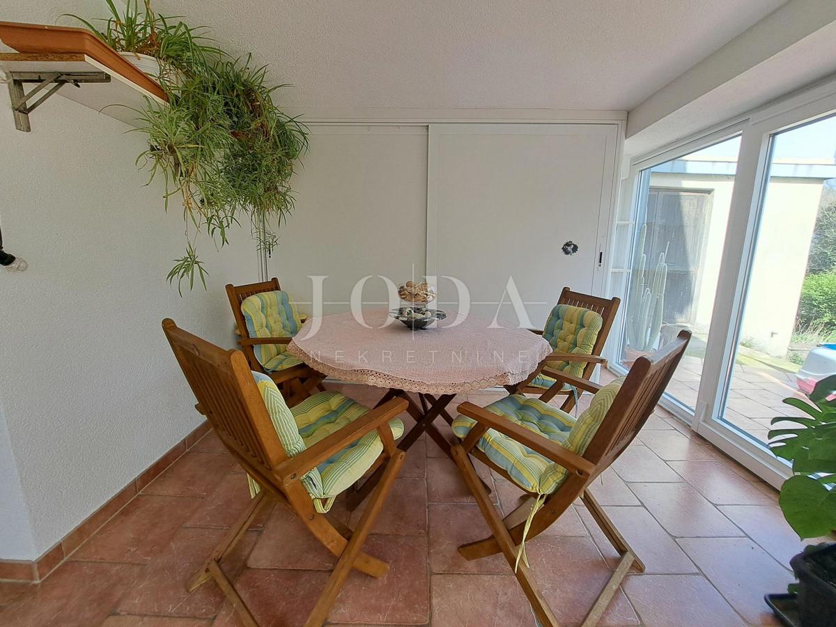 Omišalj - casa con cortile nel centro storico