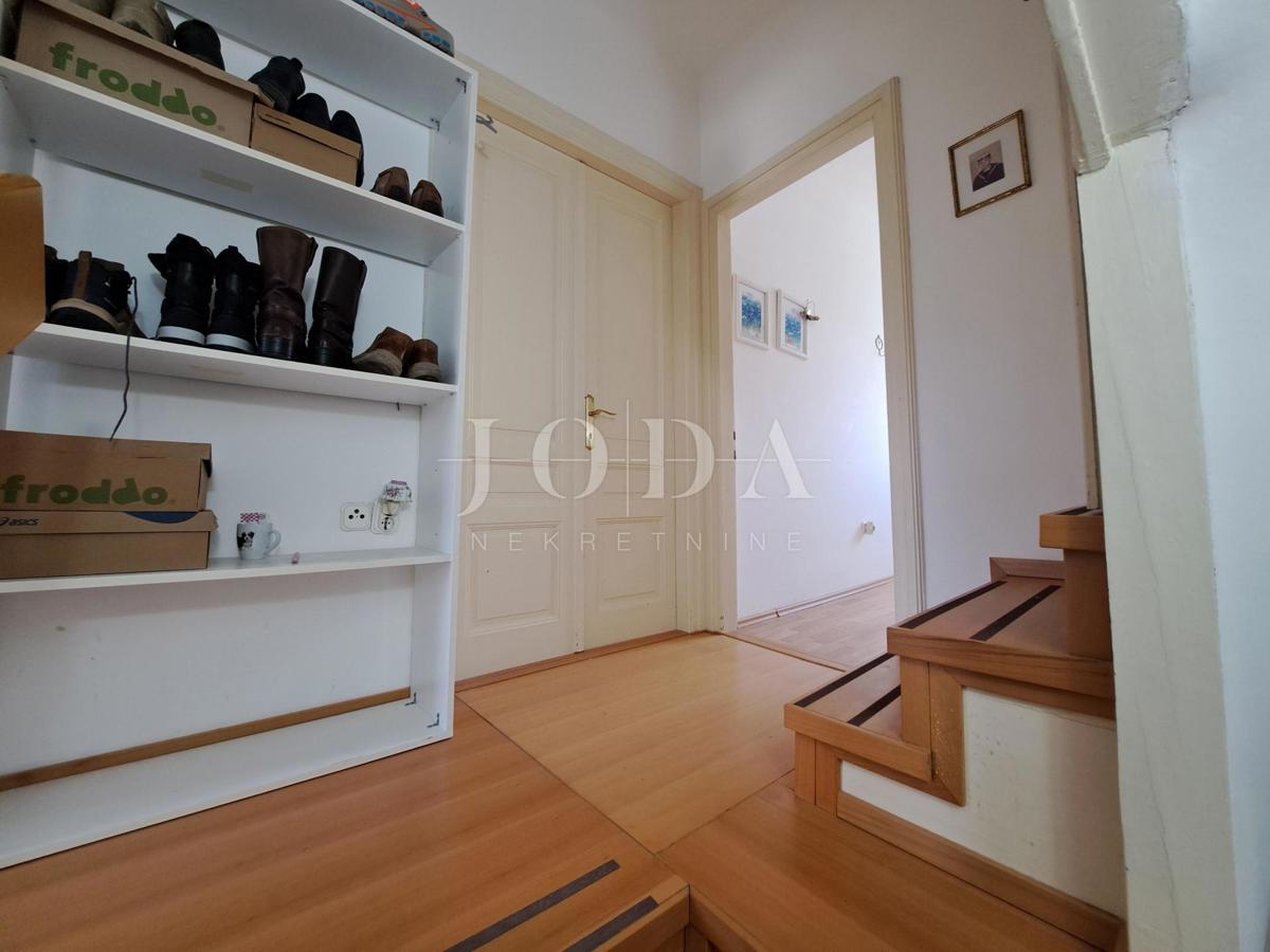 Omišalj - casa con cortile nel centro storico