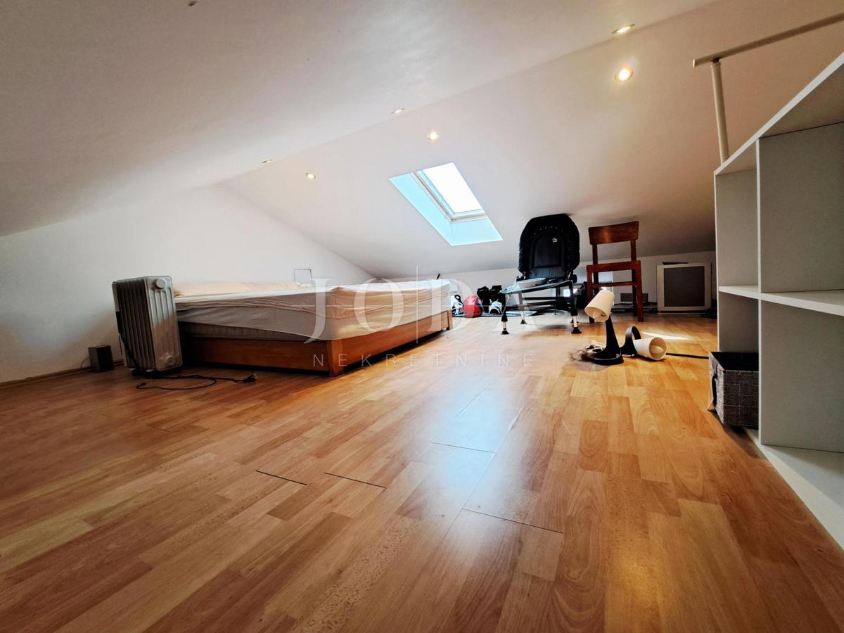 Omišalj - casa con cortile nel centro storico