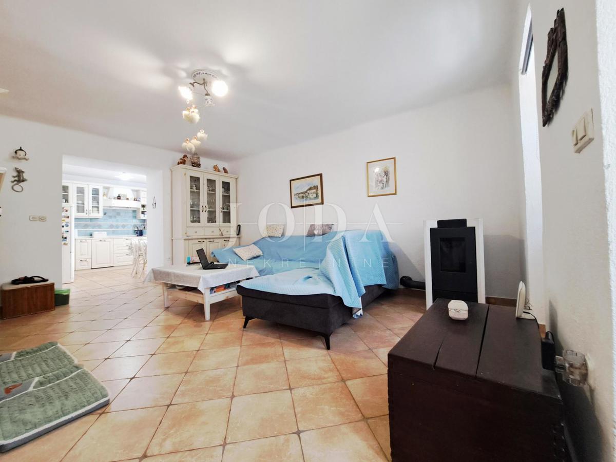 Omišalj - casa con cortile nel centro storico