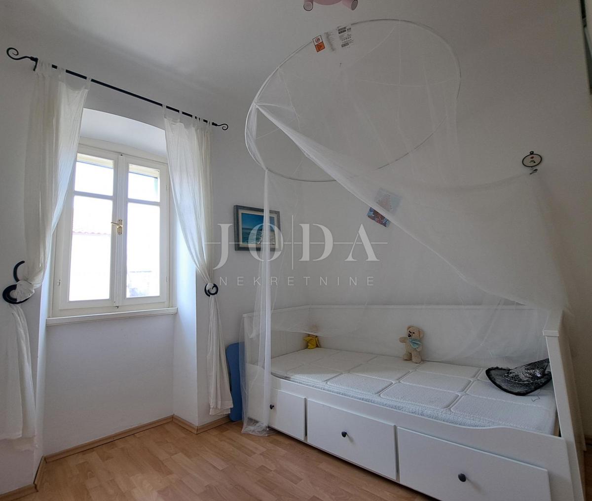 Omišalj - casa con cortile nel centro storico