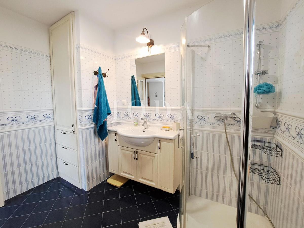 Omišalj - casa con cortile nel centro storico