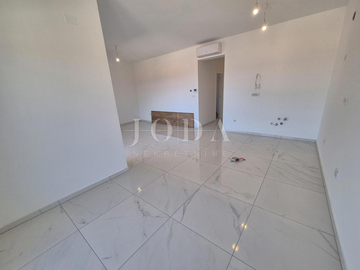 Malinska, nuovo spazioso appartamento con giardino